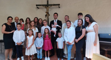 DUVANJSKO SLAVLJE U MUNCHENU Obitelj Barišić krstila osmo dijete