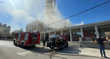 Požar na crkvi svetog Tome Apostola u Mostaru na Bijelom Brijegu