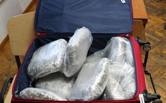 ČEGA SE LIK DOSJETIO U putnoj torbi pokušao prošvercati 11 kilograma marihuane iz BiH u Hrvatsku
