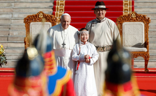 ZAVRŠIO PUTOVANJE U MONGOLIJI Svi katolici iz države bili na jednom mjestu, papa pozdravio susjednu Kinu