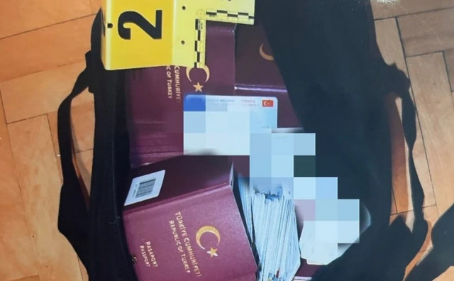 AKCIJA POLICIJE U BIH Oduzete stotine putovnica, uhićene tri osobe zbog krijumčarenja ljudi