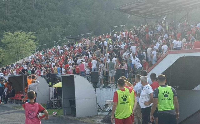 Klafurićevu pobjedu na debiju zasjenio obračun navijača Veleža i Igmana koji su morali prekidati specijalci