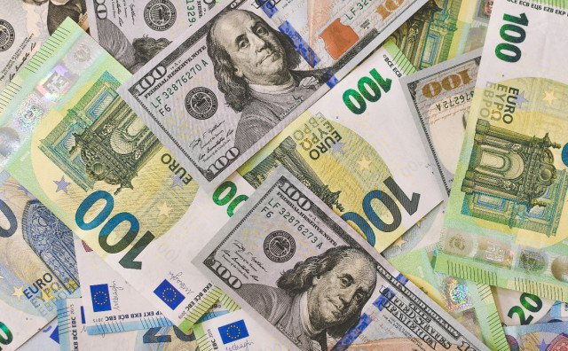 NASTAVLJA SE PAD EUROPSKE VALUTE Euro već osmi tjedan slabi prema dolaru, prognoze nisu baš dobre