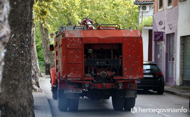 Gorjela kuća u Jablanici i minibus kod Stoca