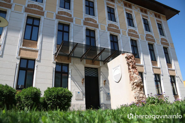 Grad Mostar traži načelnika Odjela za društvene djelatnosti, plaća veća od 3.000 KM