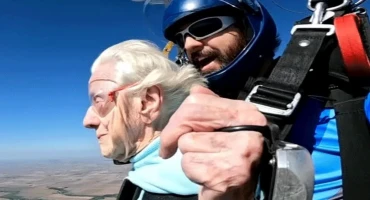 GODINE SU SAMO BROJ Baka ulazi u Guinnessovu knjigu rekorda kao najstarija padobranka
