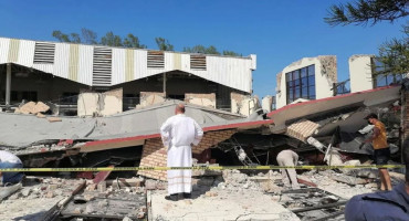 urušen krov crkve