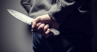 Nož u ruci muškarac