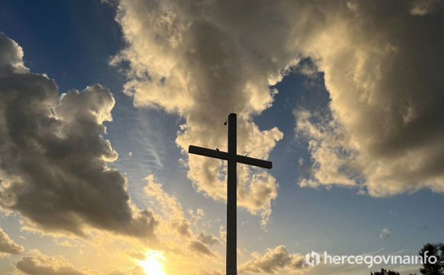 Izgrađen i blagoslovljen bijeli križ u Studencima kraj Ljubuškog