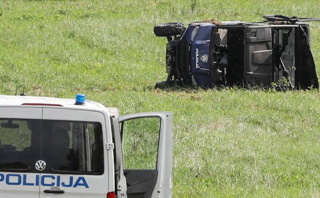 NESREĆA U ZAGREBU Jedan policajac poginuo, a trojica ozlijeđena u prevrtanju specijalnog vozila