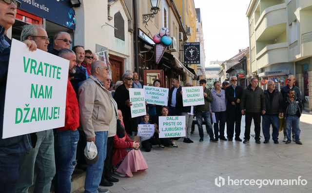 ODRŽAN PROSVJED U MOSTARU "Muftija, i mi Ljubušaci smo muslimani"