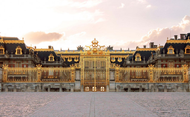 DVORAC NIJE JEDINA META Versailles evakuiran sedam puta u samo osam dana