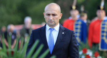 ZAMIJENIT ĆE BANOŽIĆA Tko je Ivan Anušić, novi hrvatski ministar obrane?