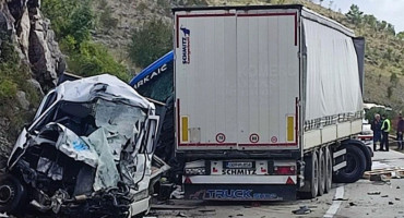 TEŠKA PROMETNA NESREĆA U izravnom sudaru poginuo Crnogorac, a državljanin BiH teško ozlijeđen