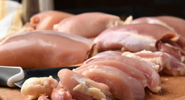U BiH stiglo 7 milijuna kg piletine, dio se odleđuje i prodaje kao svježe – traže se kontrole