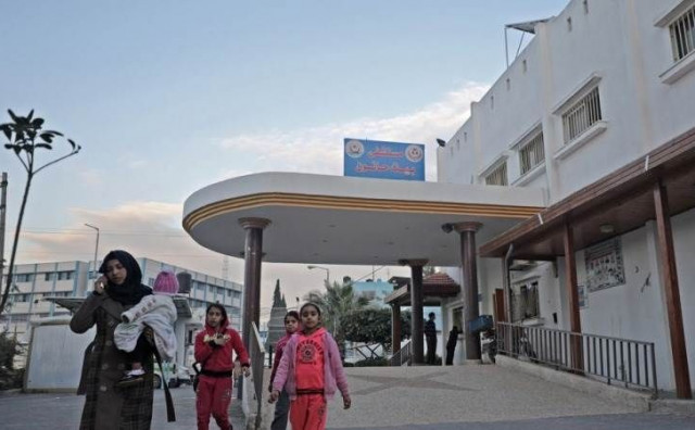 ŽARIŠTE RATA Stotine bježe nakon što je Izrael naredio evakuaciju glavne bolnice u Gazi