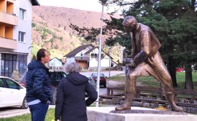SPOMENIK KOSCU NA KUPRESU Udruga postavila kip bez dozvole, lokalni HDZ im ga želi ukloniti