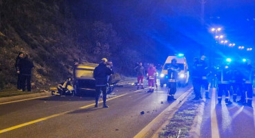 AUTO NA KROVU Jedna osoba smrtno stradala na Novoj gradskoj magistrali u Mostaru