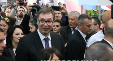 VUČIĆEVA STRANKA UVJERLJIVA U MOSTARU Lista 'Srbija ne sme da stane” osvojila 84,3 posto glasova u Mostaru