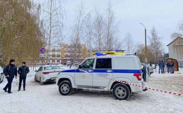 PUCNJAVA U ŠKOLI Djevojčica u Rusiji pucala na kolege, ubila jednu osobu pa sebe