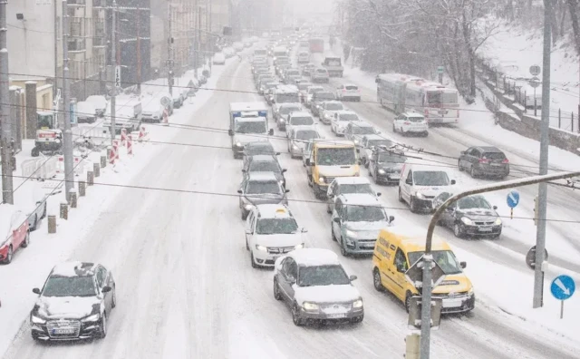 KOLAPS U SLOVAČKOJ Zbog snijega bez struje ostalo 18.000 potrošača, situacija se pogoršava