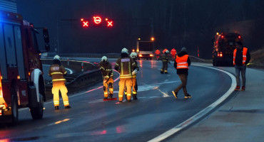 PROMETNA NESREĆA NA AUTOCESTI Dječak (16) kojem su poginuli roditelji u stanju šoka, ozlijeđeni migranti bez dokumenata