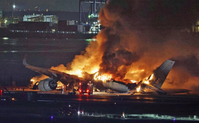 SUDAR NA PISTI U TOKIJU Poginulo pet osoba iz spasilačkog aviona