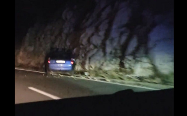 MOSTAR-ŠIROKI BRIJEG Auto izletio s magistrale i udario u brdo