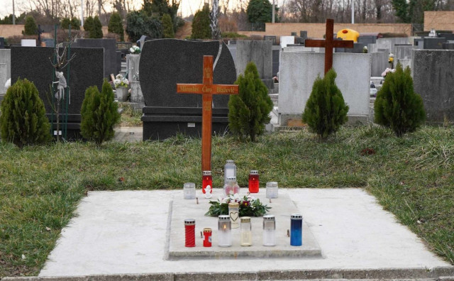 TRENER SVIH TRENERA Na grobu Ćire Blaževića stoji samo drveni križ. Mnogi se čude, ali njegov sin ima objašnjenje
