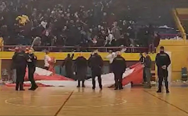 HULIGANSKI ISPAD Na humanitarnoj rukometnoj utakmici Crvene Zvezde u Bijeljini došlo do velikog okršaja
