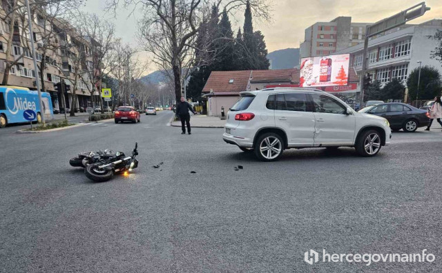 KOD "MOSTARKE" U središtu Mostara ozlijeđen motociklist