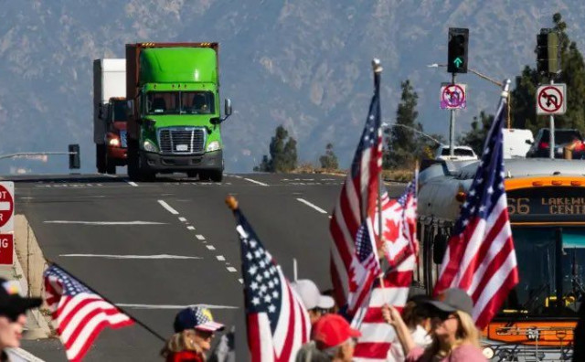 ŠTO SE DOGAĐA U TEXASU? Ogromni konvoj kamion krenuo prema granici, očekuje se 700 tisuća ljudi