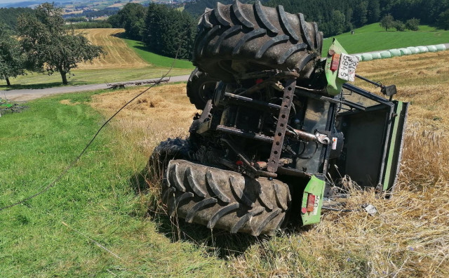DOMANOVIĆI Stariji muškarac poginuo u prevrtanju traktora
