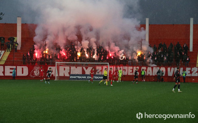 Red Army na utakmici protiv Zvijezde 09 posvetio parolu i pjesmu Ultrasima