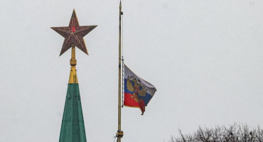 Rusija zastava na pola koplja