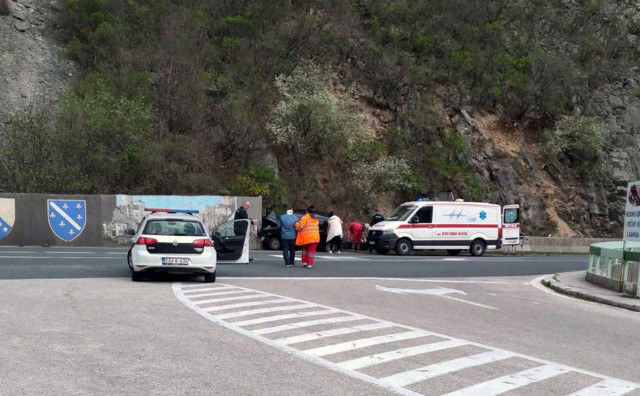 SJEVERNO OD MOSTARA Auto se zabio u betonsku podzidu, jedna ozlijeđena osoba