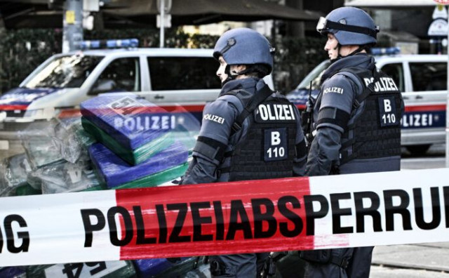 IMAO JE OPRAVDANJE Muškarac (37) iz BiH u Njemačkoj dijelio djeci slatkiše iz kombija pa ga uhitila policija