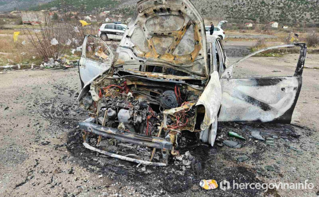 U Vrapčićima kraj Mostara izgorjelo putničko vozilo
