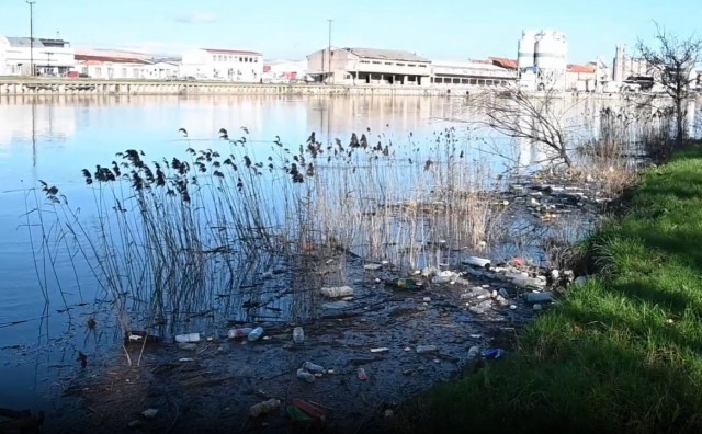 HRVATSKI MEDIJI Neretva iz Hercegovine u more odnosi gomile smeća