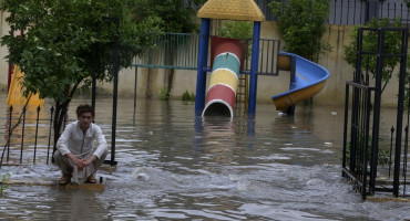 PUSTOŠ DILJEM ZEMLJE Zbog jakih kiša i grmljavinskih oluja smrtno stradalo 50 ljudi
