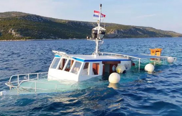 POMORSKA NESREĆA Potonuo brod kod Trogira, ljudi na hridi čekali pomoć
