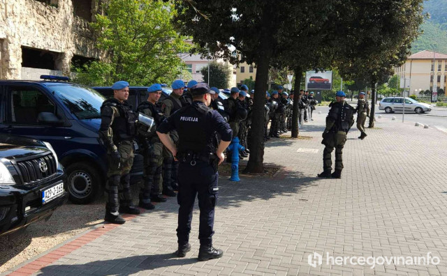 Jake snage reda i mira raspoređene po ulicama Mostara pred gradski derbi