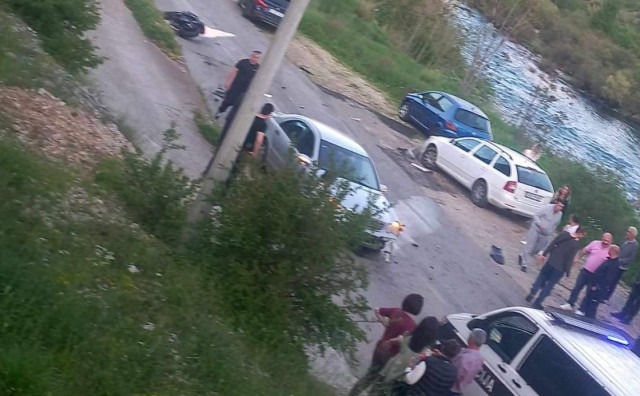 PROMETNA NESREĆA Jedna osoba ozlijeđena u sudaru automobila i motocikla u Mostaru