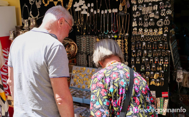 Turisti pune stari grad, ali trgovci upozoravaju: 'Šetača je mnogo, kupaca znatno manje'