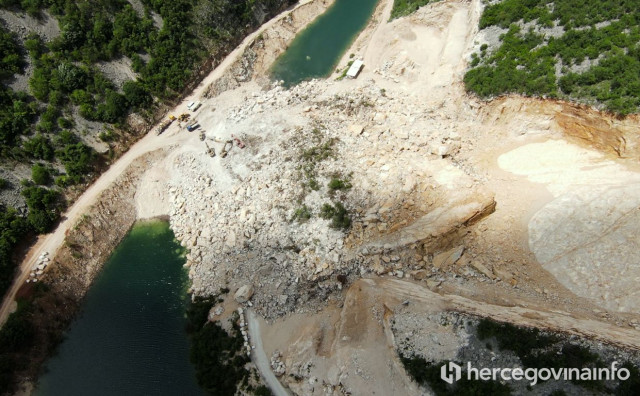 Ni 40 dana od ekološke katastrofe u kamenolomu Bijela javnost ništa ne zna, a evo kako lokalitet trenutačno izgleda