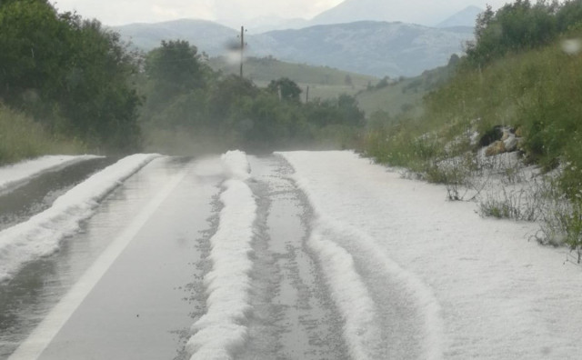 NEVRIJEME U BiH Cesta prekrivena ledom u Tomislavgradu, tuča padala i u Međugorju