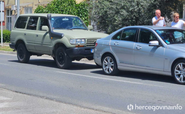 JOŠ JEDNA NEZGODA U lakšoj prometnoj nesreći na automobilima nastala materijalna šteta