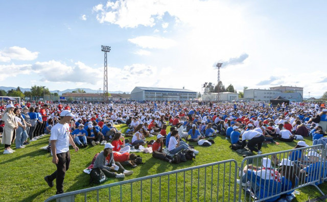 Više od deset tisuća mladih na svečanoj svetoj misi u Gospiću