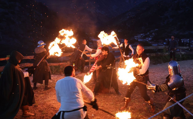 STOLAC OŽIVIO DUH SREDNJEG VIJEKA Pogledajte borbu za Stjepanov grad