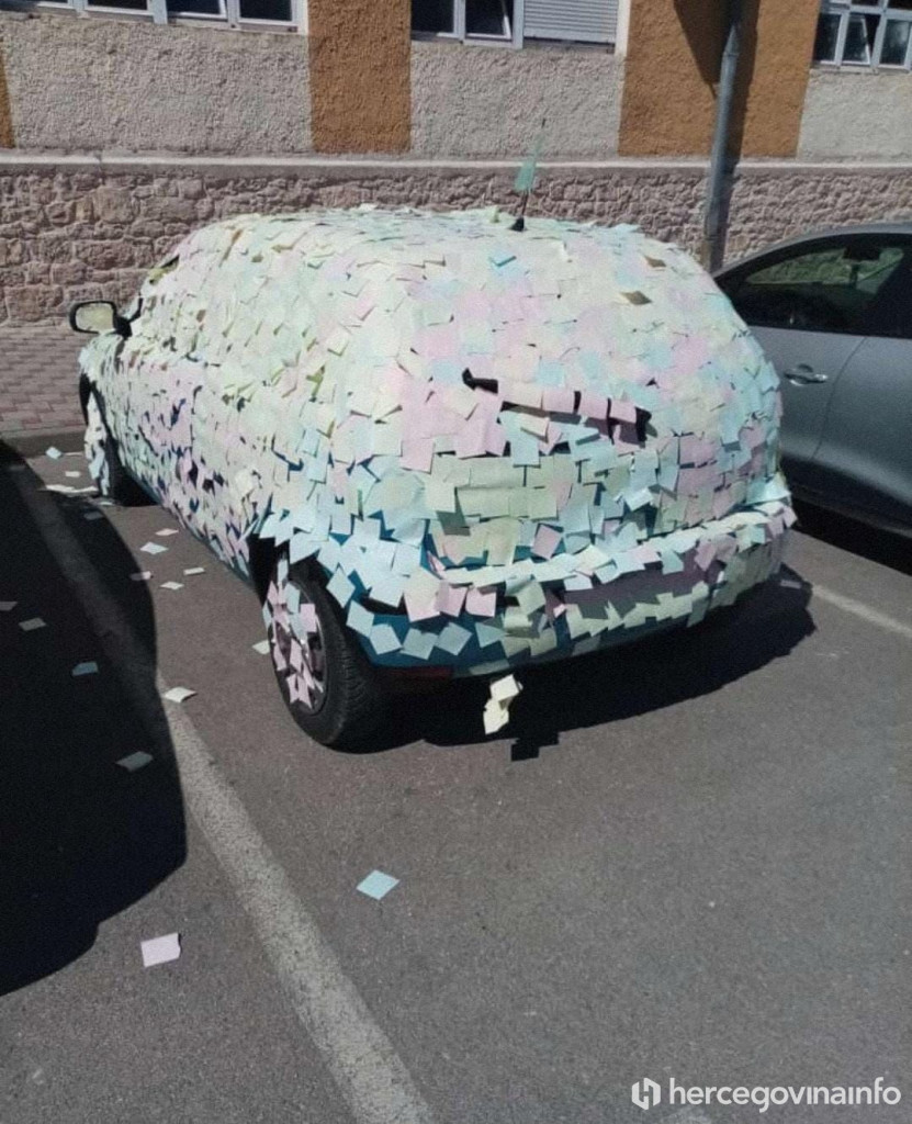Učenici oblijepili razredniku auto s više od 3 tisuće post it papirića